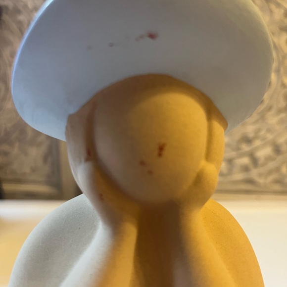 Beach lady Sitting Figurine Decor - Picture 6 of 7